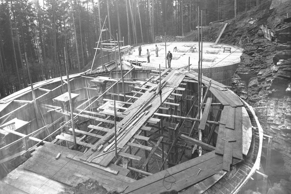 1932/33 – Bau der zweiten Etappe Wasserversorgung (neues Reservoir Rugen, Pumpwerk Matten)